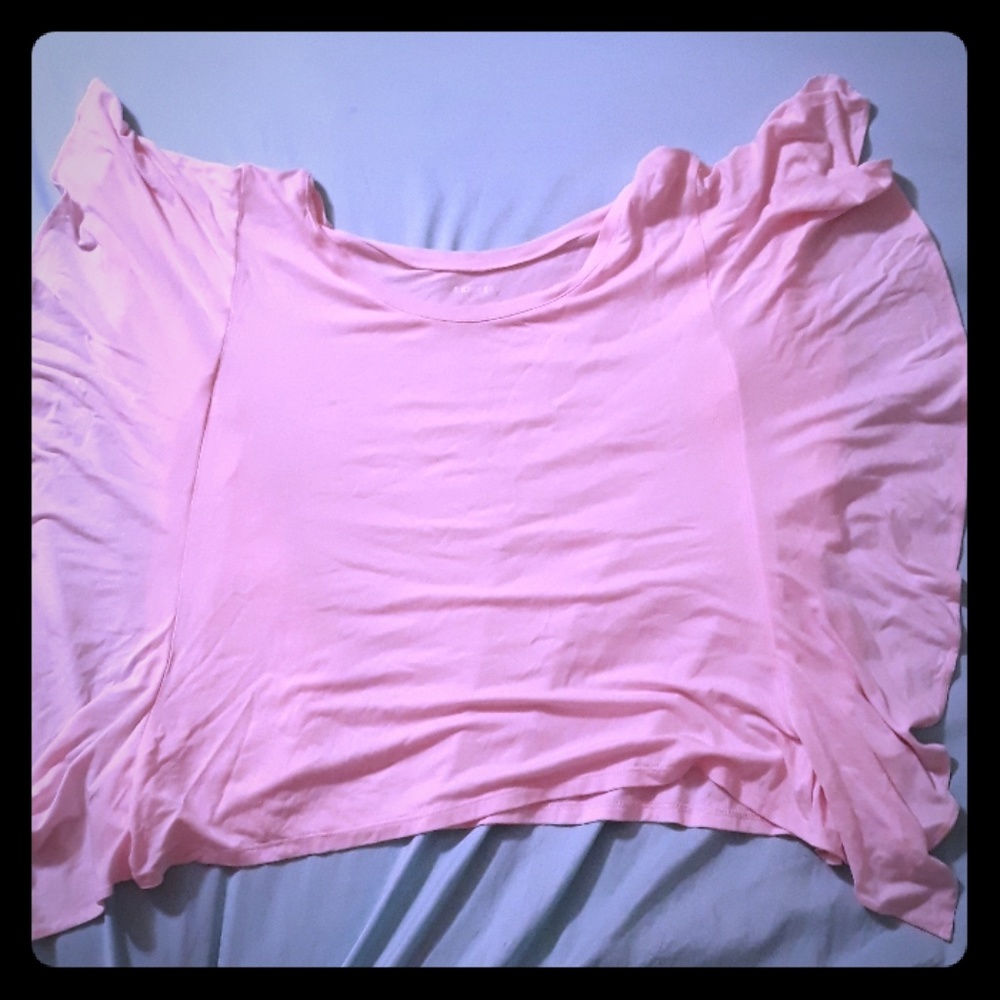 Beautiful flowy shirt perfect for a night out!